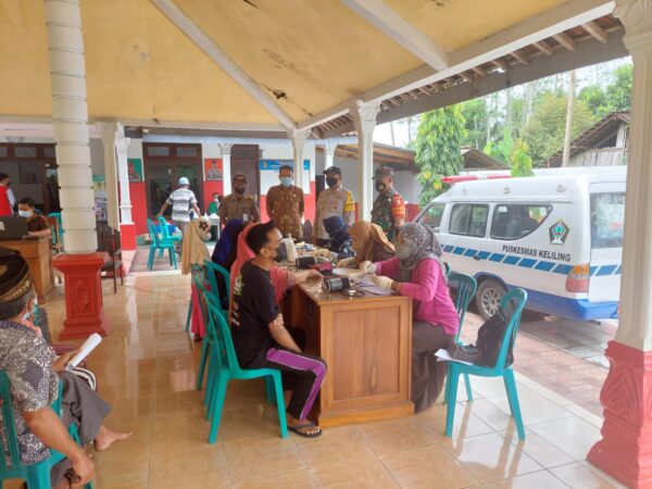 VAKSINANSI COVID-19 UNTUK KEKEBALAN TUBUH WARGA DESA UMBULDAMAR MELAWAN VIRUS COVID - 19